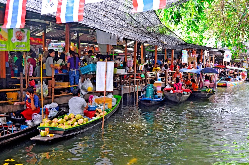 BEATBRDG Music Industry Internships - Day out at a floating Market in Bangkok